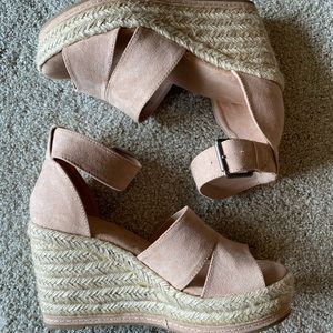 Universal Thread wedge sandal